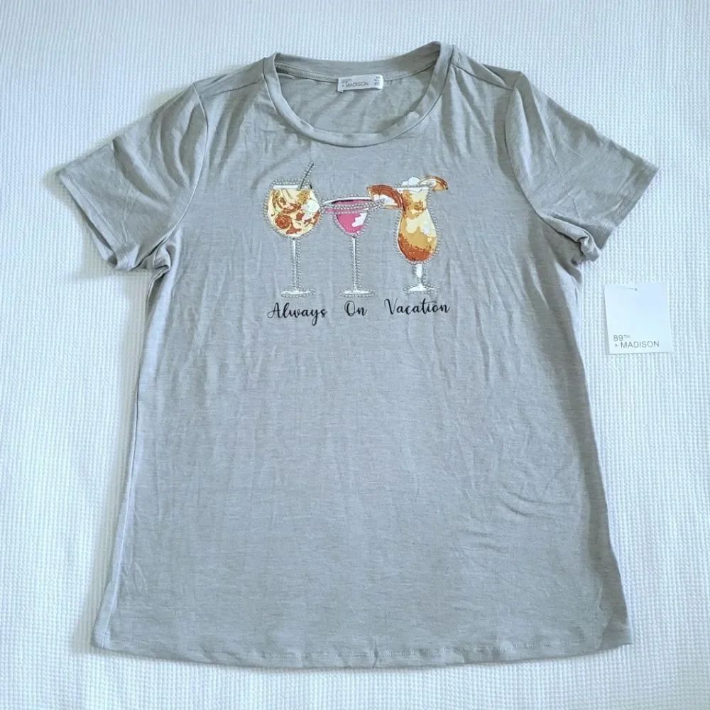 89th + Madison "Always On Vacation"🏖 Tee👕 - NWT